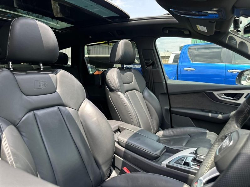 
								Audi Q7 S-Line Quattro full									