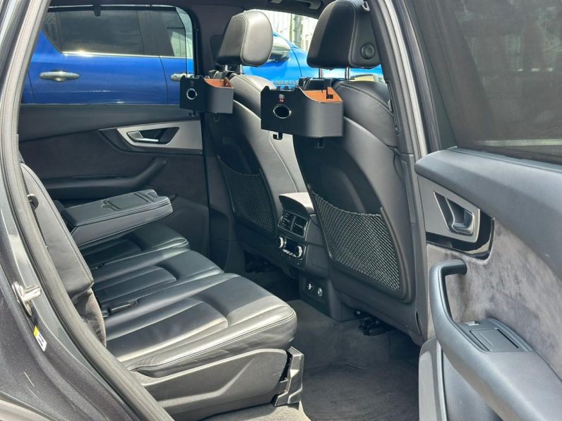 
								Audi Q7 S-Line Quattro full									