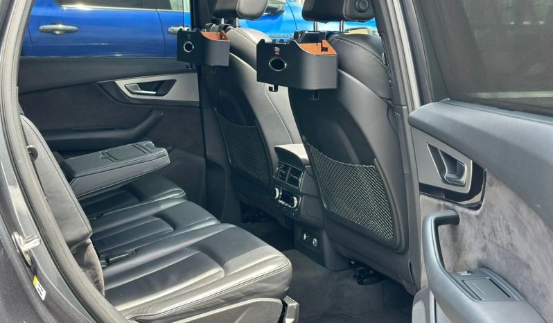 
								Audi Q7 S-Line Quattro full									