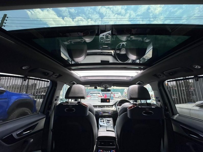 
								Audi Q7 S-Line Quattro full									