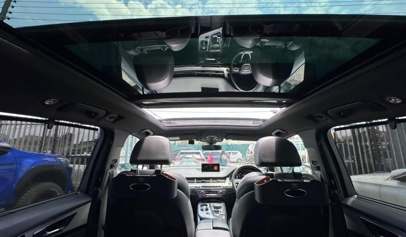 
								Audi Q7 S-Line Quattro full									