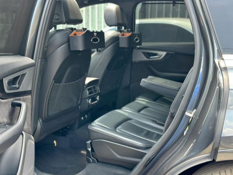 
								Audi Q7 S-Line Quattro full									