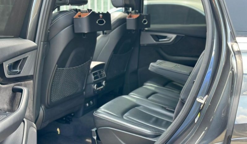 
								Audi Q7 S-Line Quattro full									