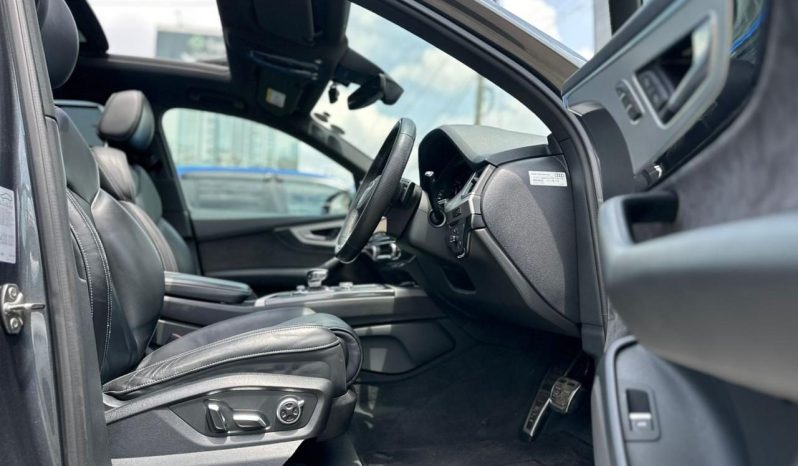 
								Audi Q7 S-Line Quattro full									