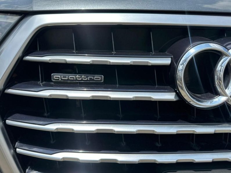 
								Audi Q7 S-Line Quattro full									