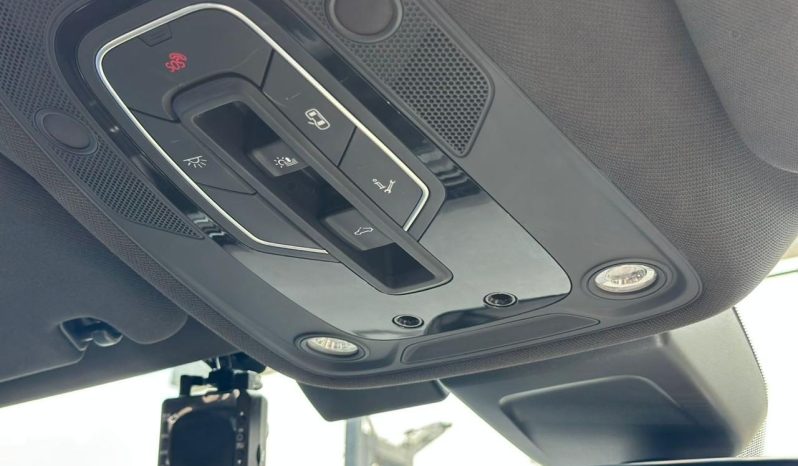 
								Audi Q7 S-Line Quattro full									