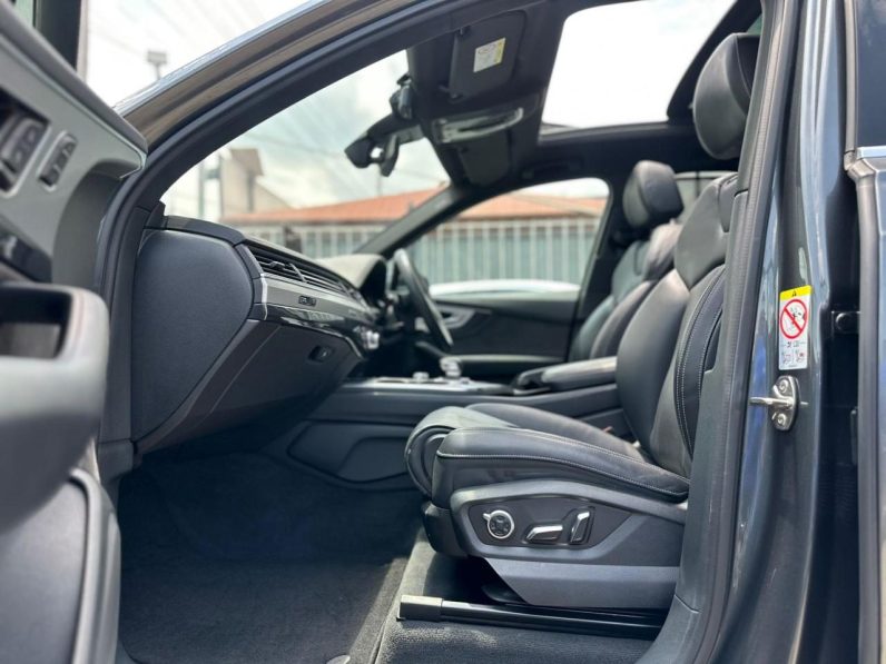 
								Audi Q7 S-Line Quattro full									