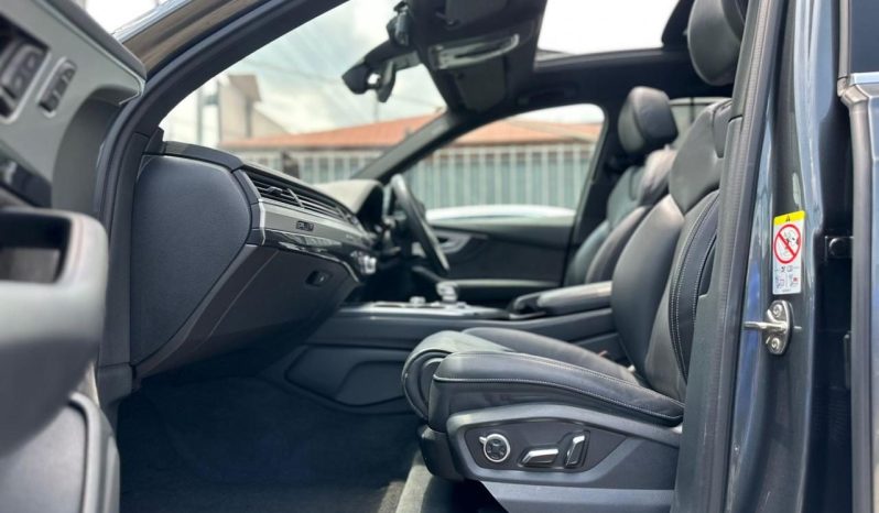 
								Audi Q7 S-Line Quattro full									