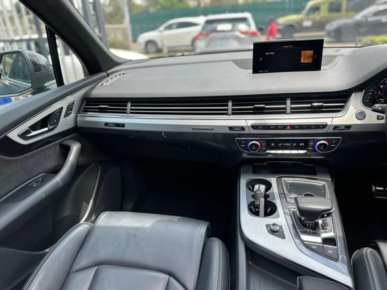 
								Audi Q7 S-Line Quattro full									