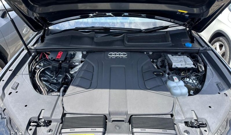 
								Audi Q7 S-Line Quattro full									