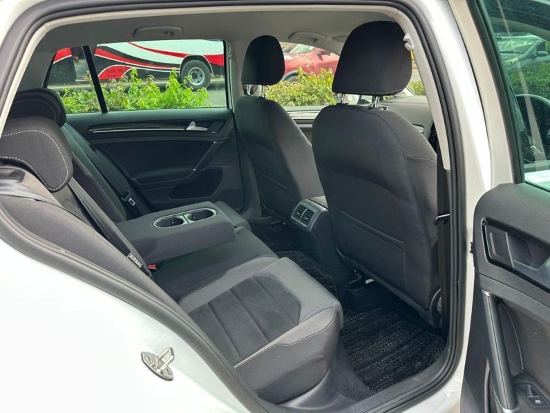 
								Volkswagen Golf Tsi full									