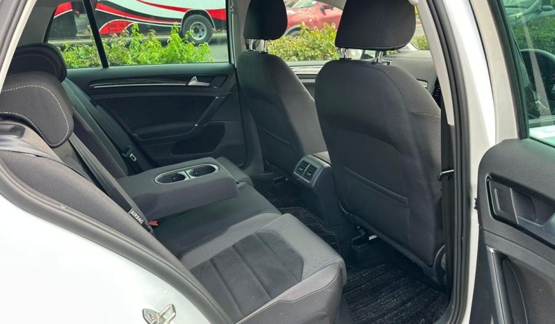 
								Volkswagen Golf Tsi full									