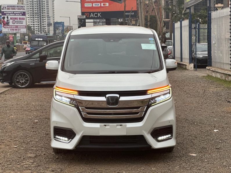 
								Honda Stepwgn Spada full									