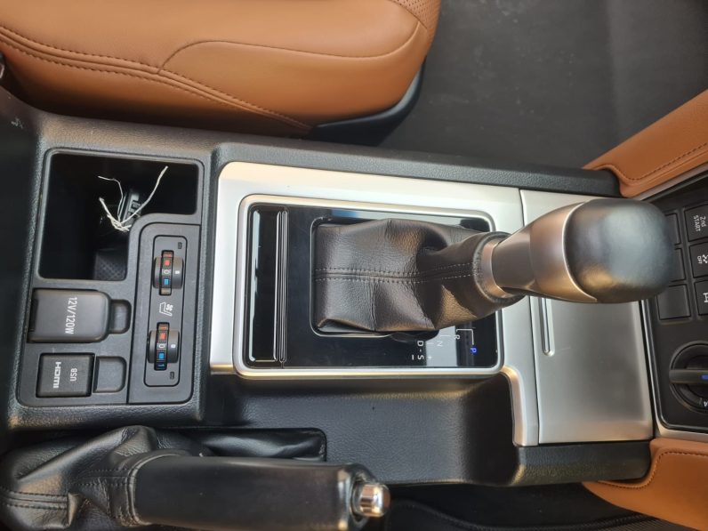 
								Toyota Land Cruiser Prado TX full									