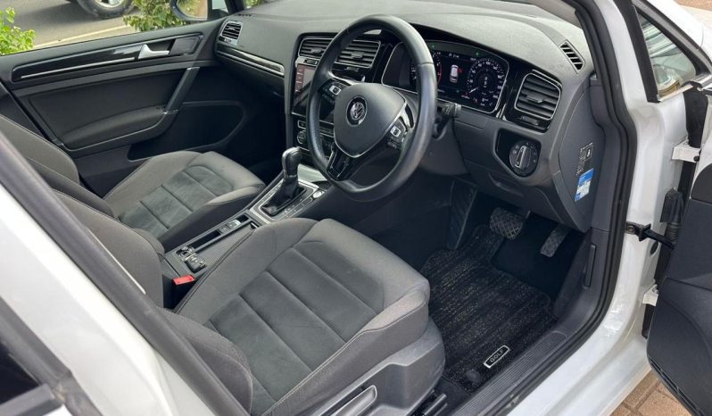 
								Volkswagen Golf Tsi full									