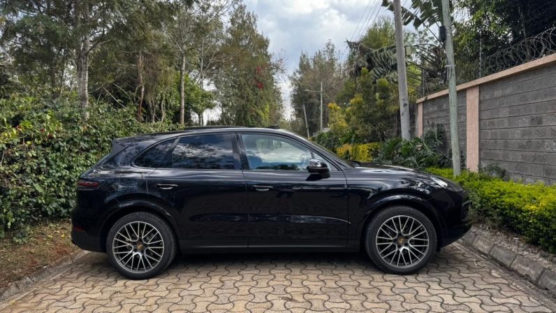 
								Porsche Cayenne full									