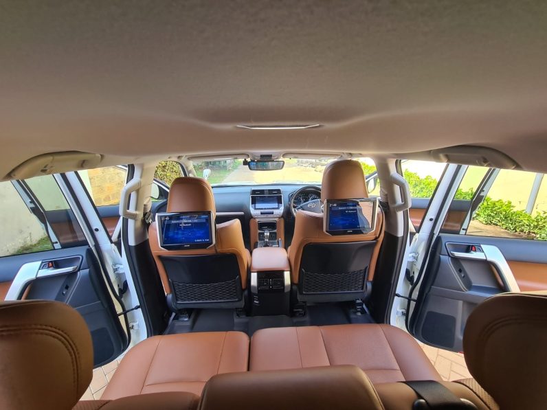 
								Toyota Land Cruiser Prado TX full									