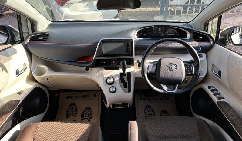 
								Toyota Sienta full									