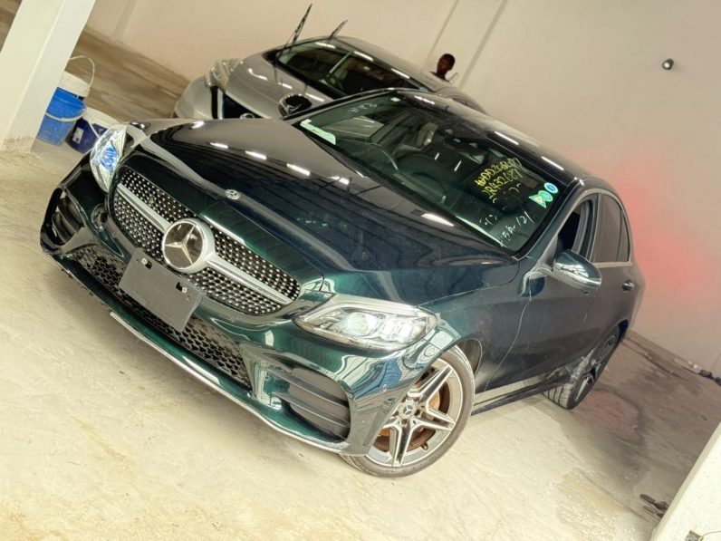 
								Mercedes Benz c200 full									