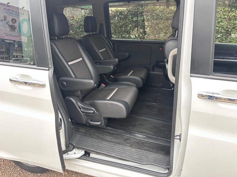 
								Honda Stepwgn Spada full									