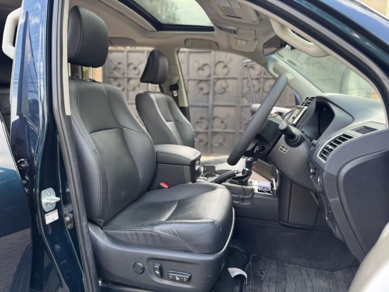 
								Toyota Land Cruiser Prado TX full									