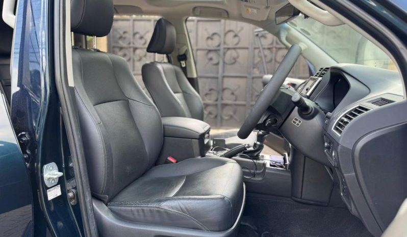 
								Toyota Land Cruiser Prado TX full									