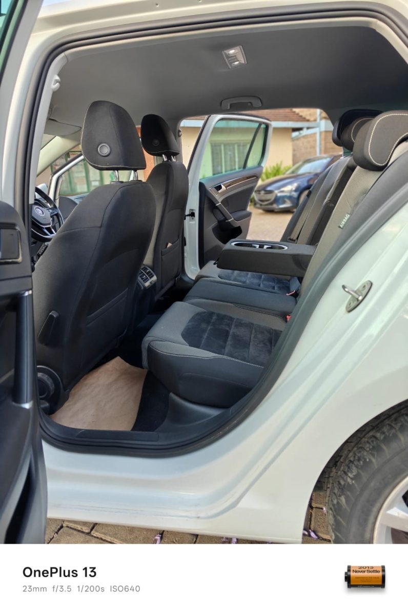 
								Volkswagen Golf full									