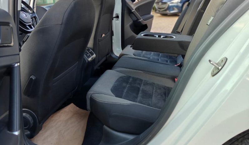 
								Volkswagen Golf full									