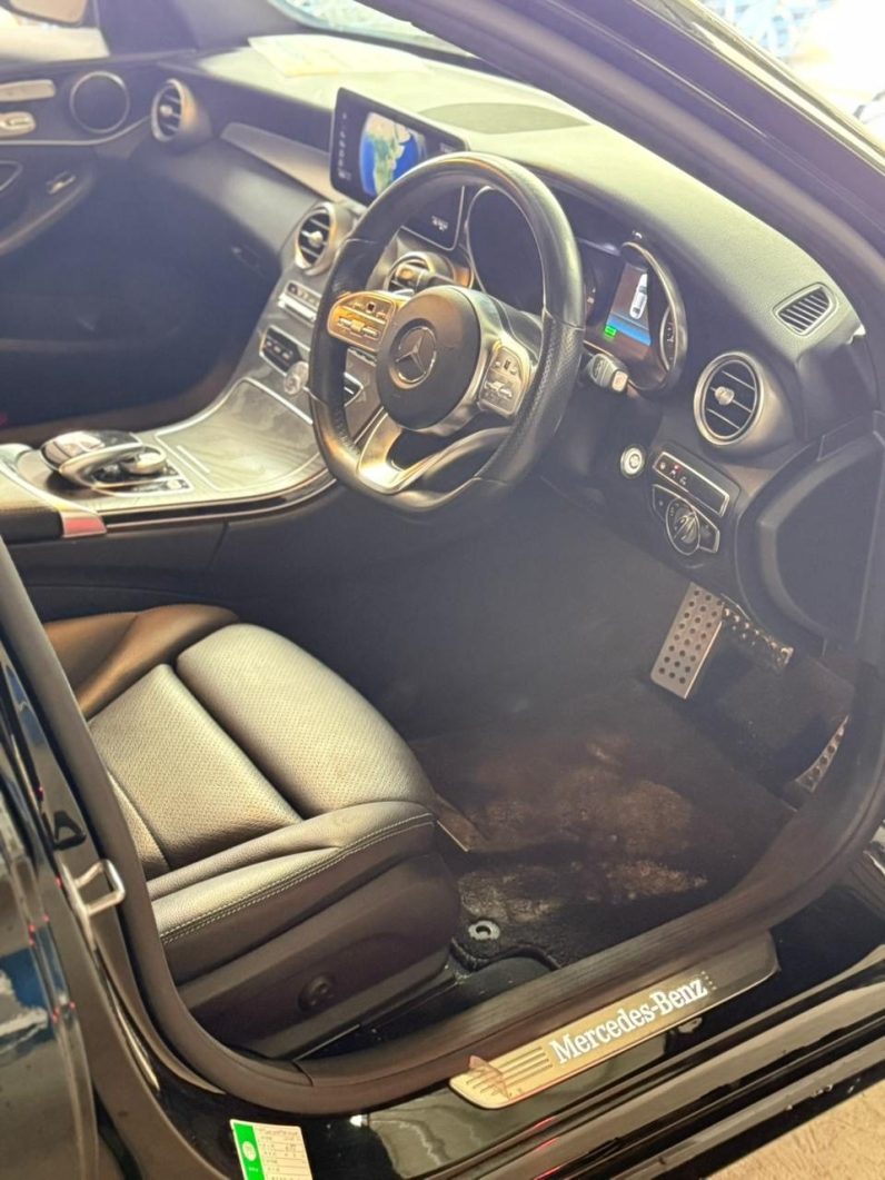 
								Mercedes Benz c200 full									