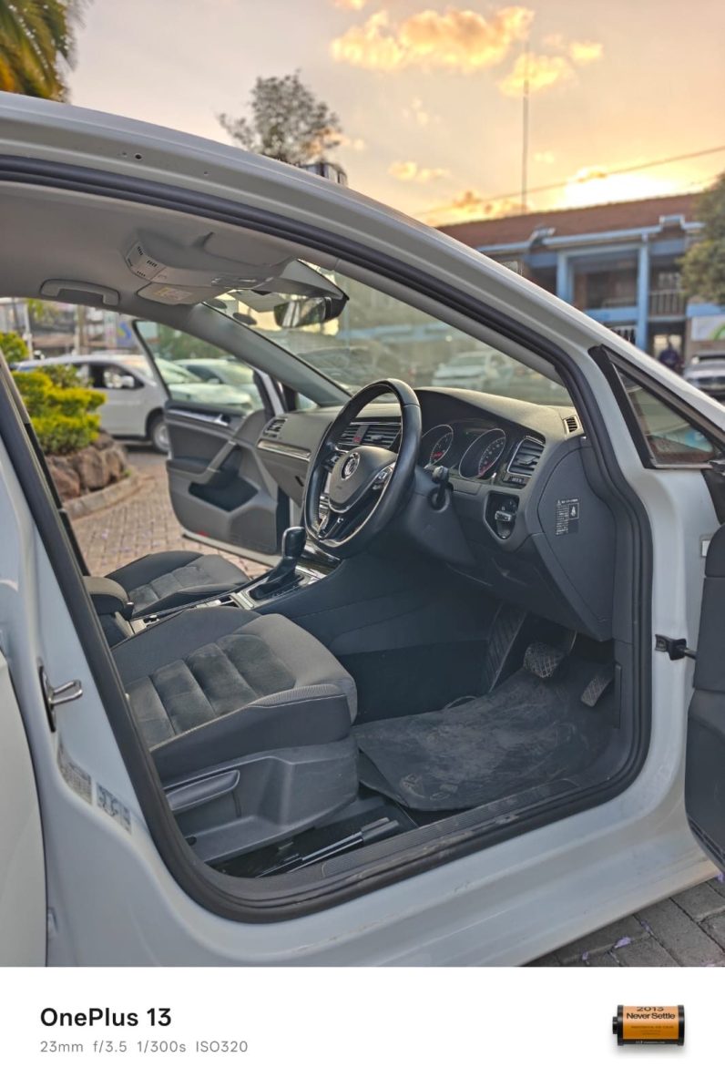 
								Volkswagen Golf full									