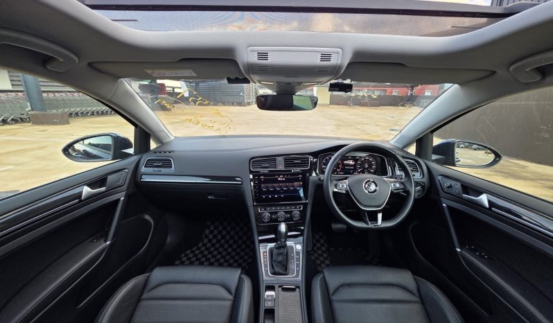 
								Volkswagen Golf Tsi full									