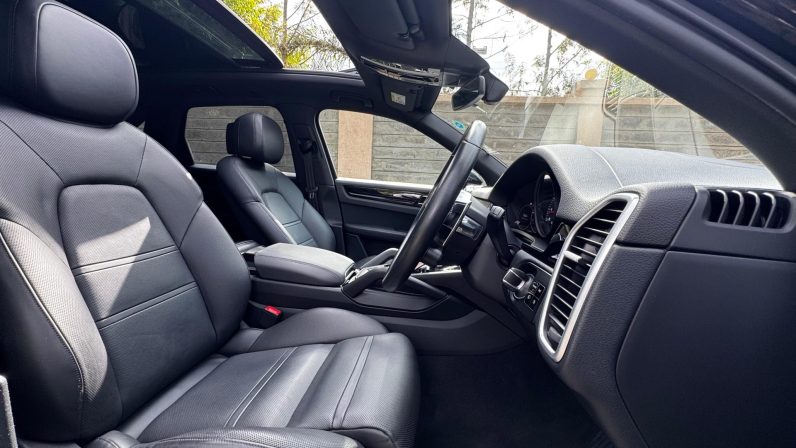 
								Porsche Cayenne full									