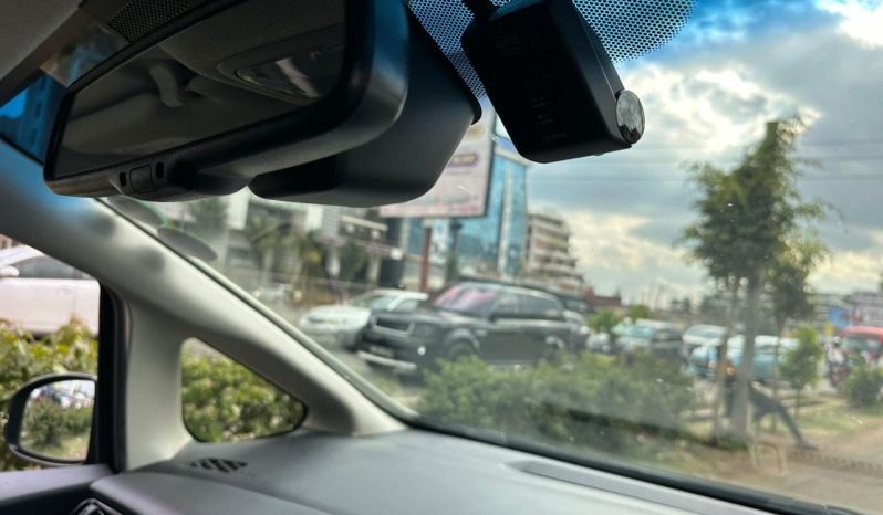 
								Honda Fit Shuttle full									