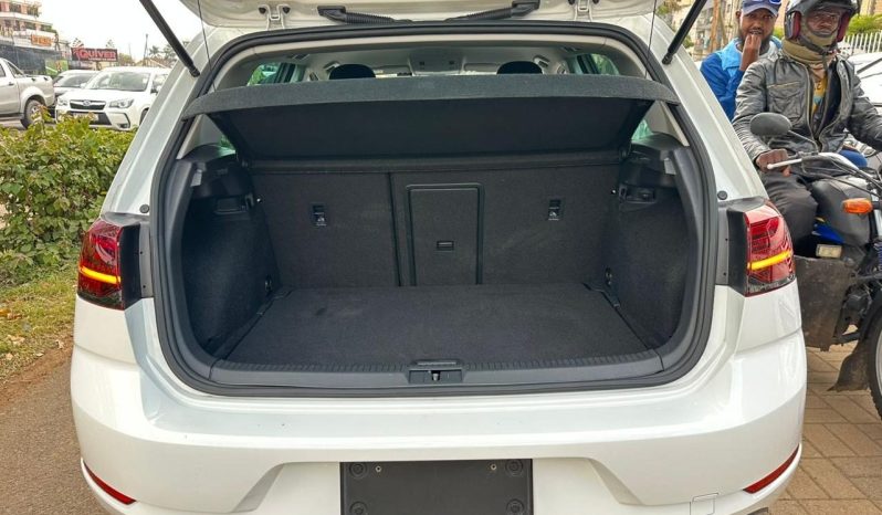 
								Volkswagen Golf Tsi full									