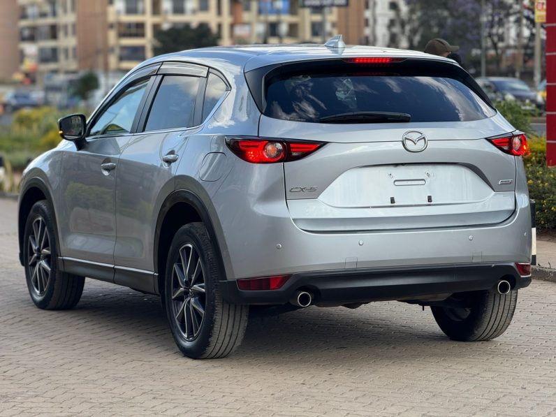 
								Mazda CX-5 full									