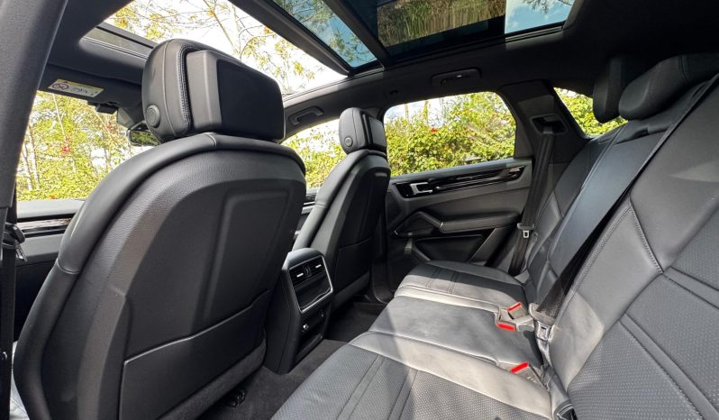 
								Porsche Cayenne full									