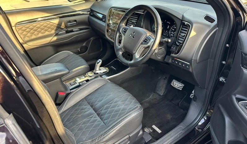 
								Mitsubishi Outlander PHEV full									