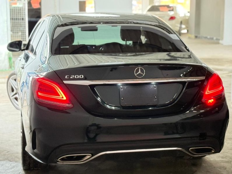 
								Mercedes Benz c200 full									