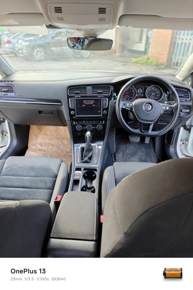 
								Volkswagen Golf full									