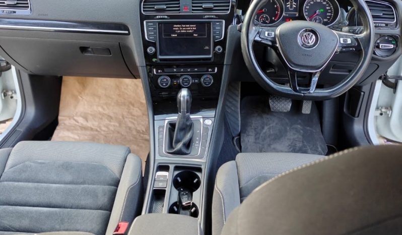 
								Volkswagen Golf full									