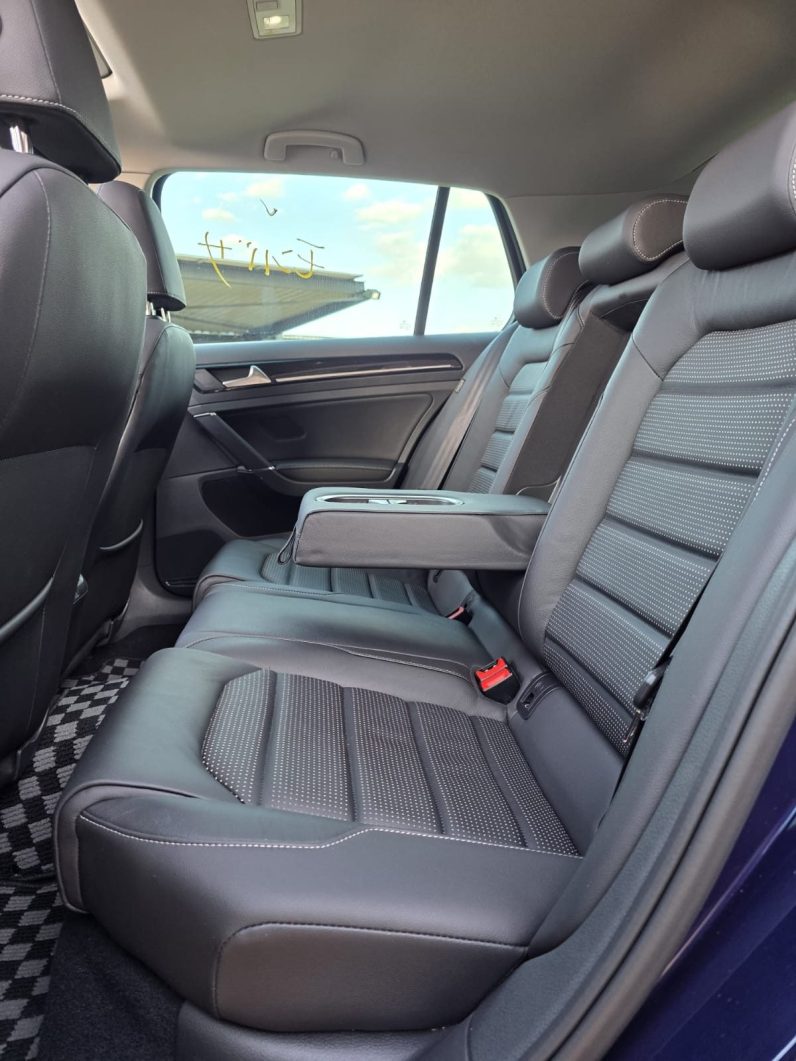 
								Volkswagen Golf Tsi full									