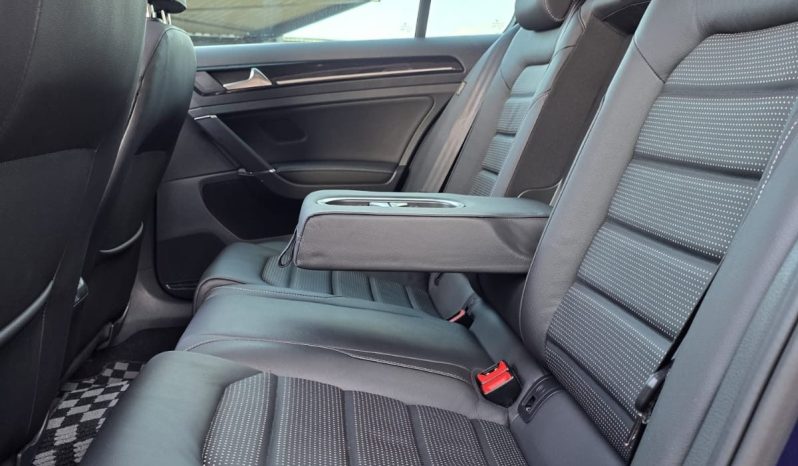 
								Volkswagen Golf Tsi full									