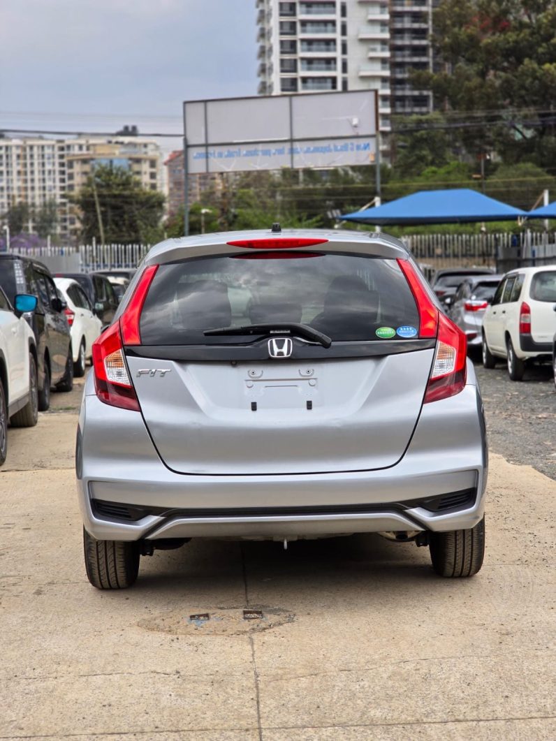
								Honda Fit full									