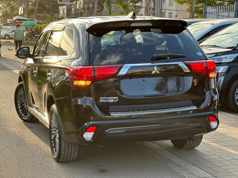 
								Mitsubishi Outlander PHEV full									