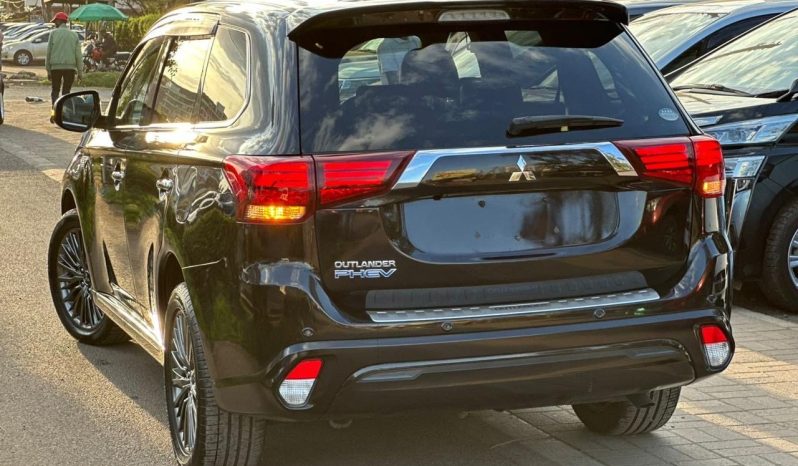 
								Mitsubishi Outlander PHEV full									