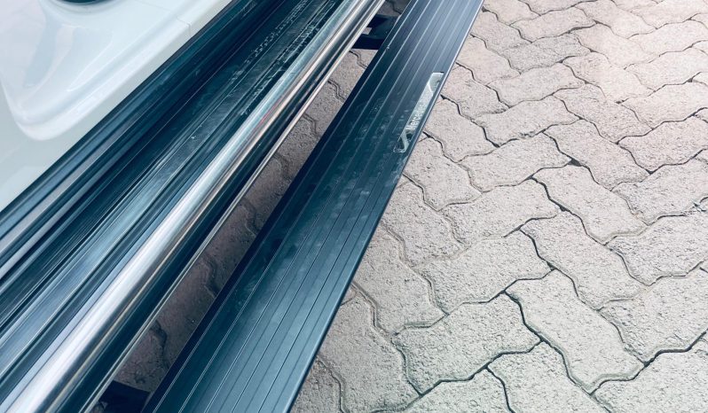 
								Mercedes-Benz G Wagon full									