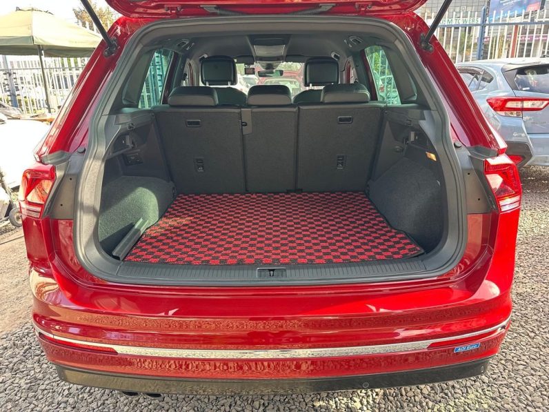 
								Volkswagen Tiguan full									