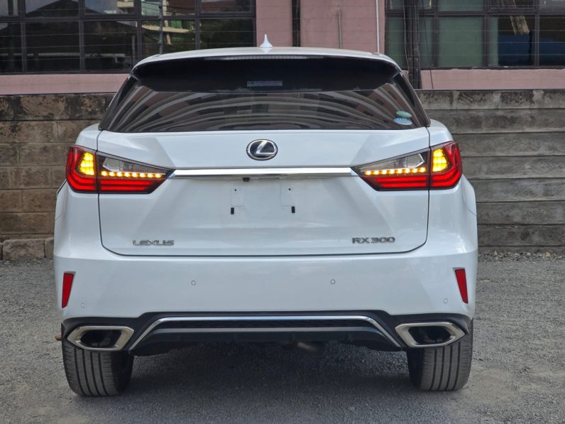 
								Lexus Rx300T F sport full									