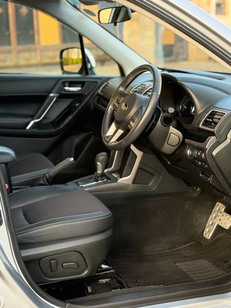 
								Subaru Forester XT full									