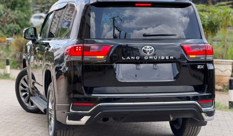 
								Toyota Land Cruiser 300 series ZX full									